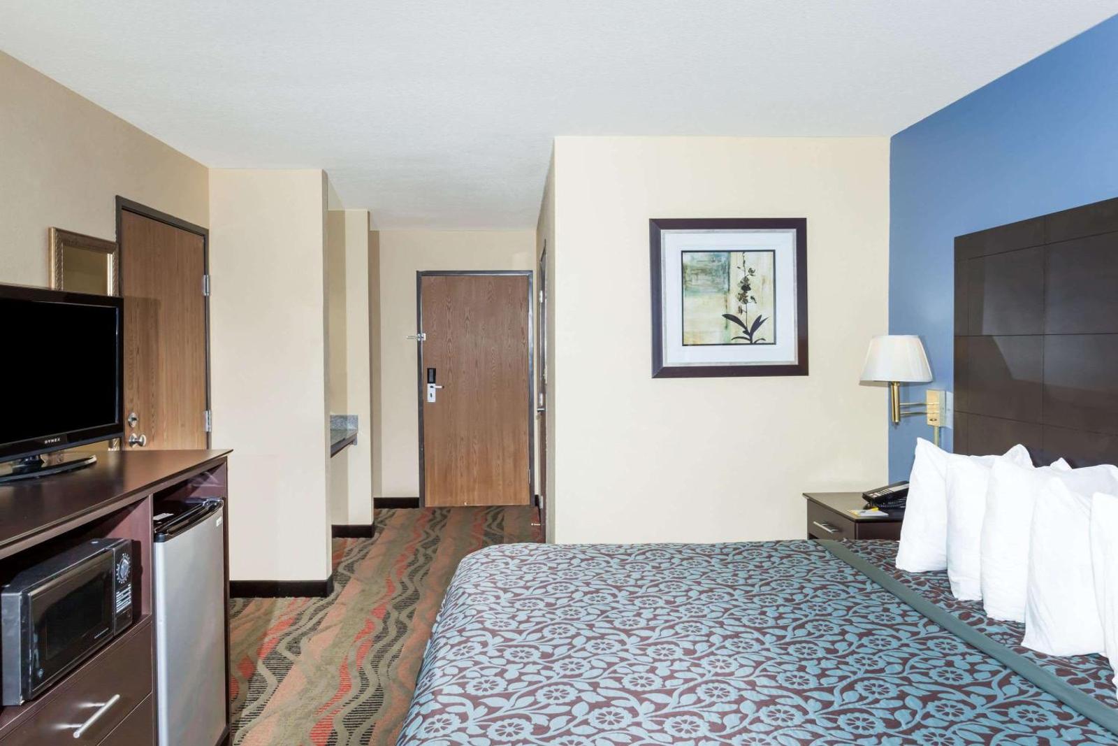 Days Inn by Wyndham Springfield Main image 1